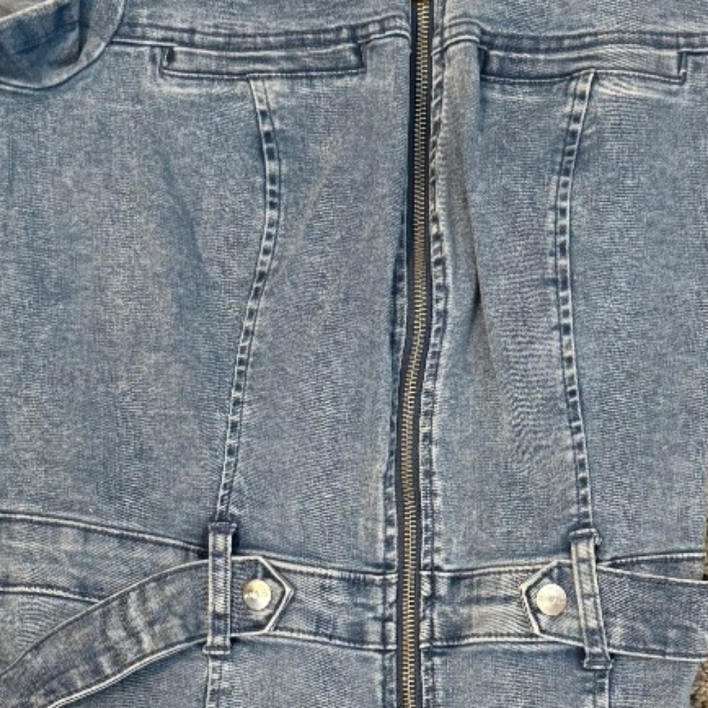 NWOT Women's GUESS Blue Denim Romper - Picture 3 of 4